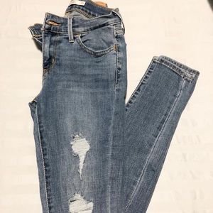 Levi’s 710 Super Skinny size 25